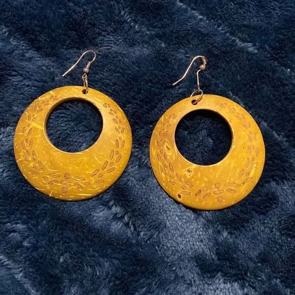 Yellow/green round shape earrings  - Picture 1 of 5